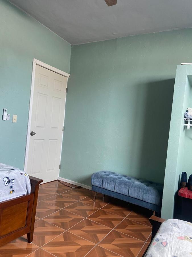 Large 4 Bedroom Home With Gated Parking 푸에르토페나스코 외부 사진